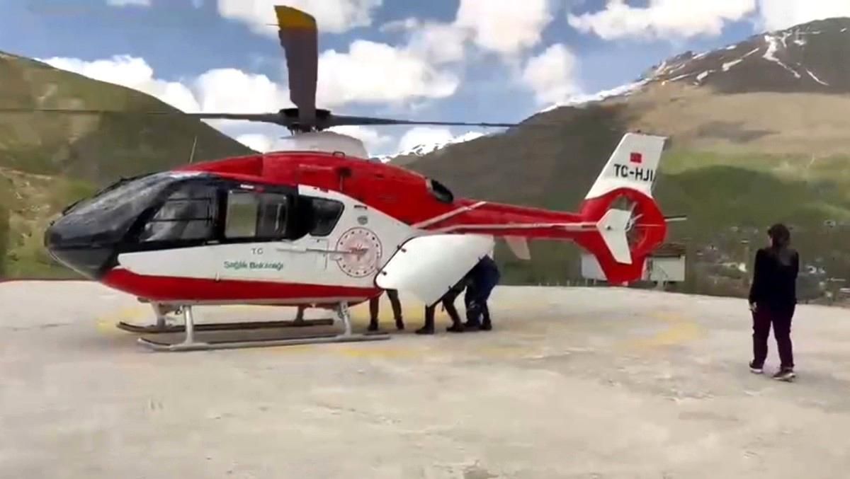 78 Yaşındaki Hasta Helikopterle Hastaneye Sevk Edildi