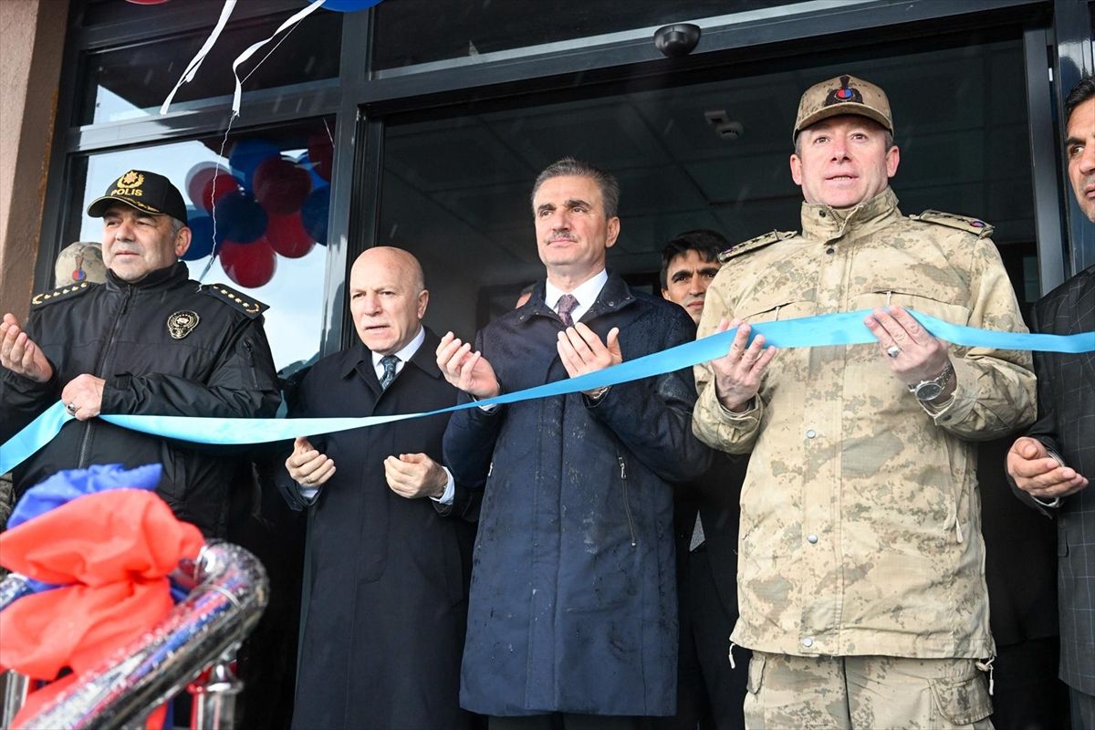 Hınıs’ta yeni jandarma binası hizmete açıldı
