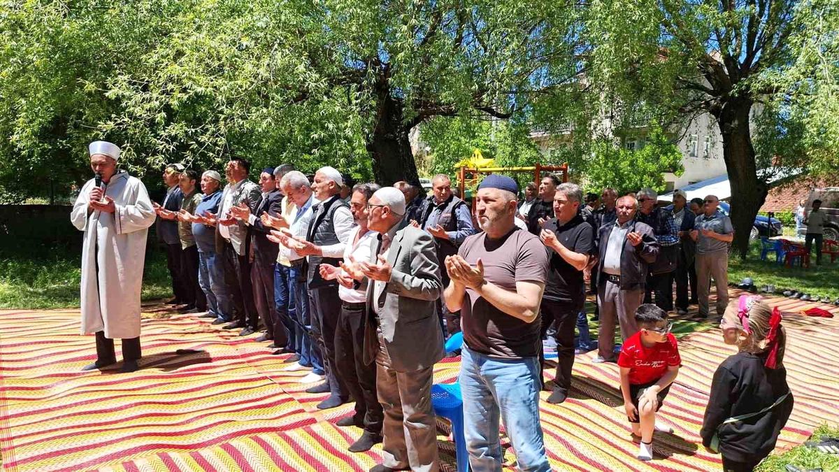 Yukarı Yoncaağaç’ta Geleneksel Şükür Duası