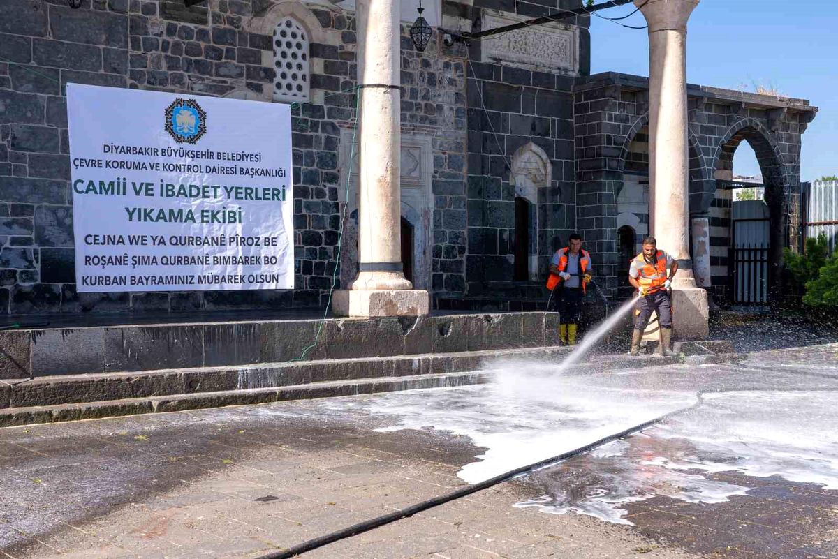 İbadethanelerde bayram temizliği