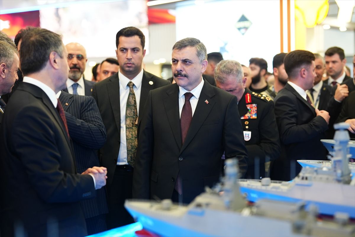 Bakan Çiftçi, SAHA Fuarı’nı Ziyaret Etti