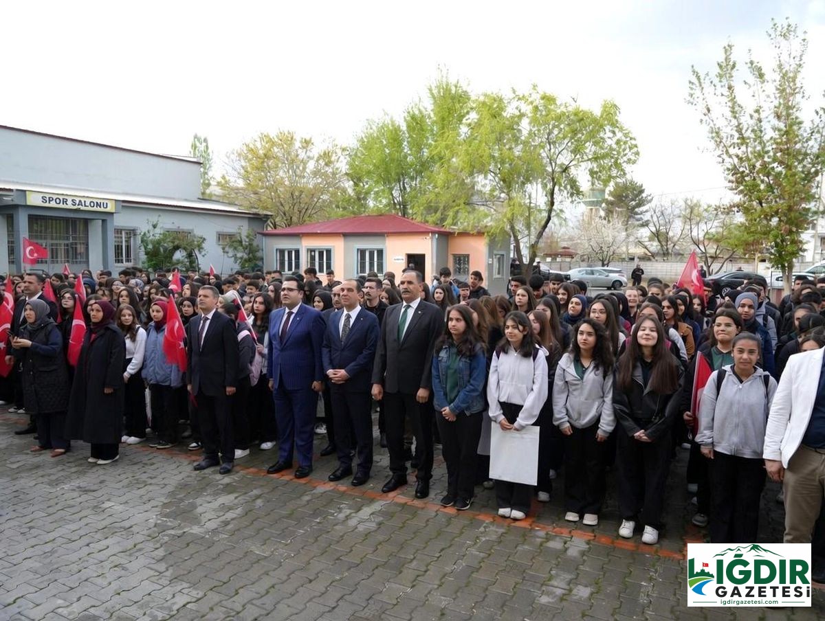Iğdır’da İstiklal Marşı İle Yeni Hafta Başladı
