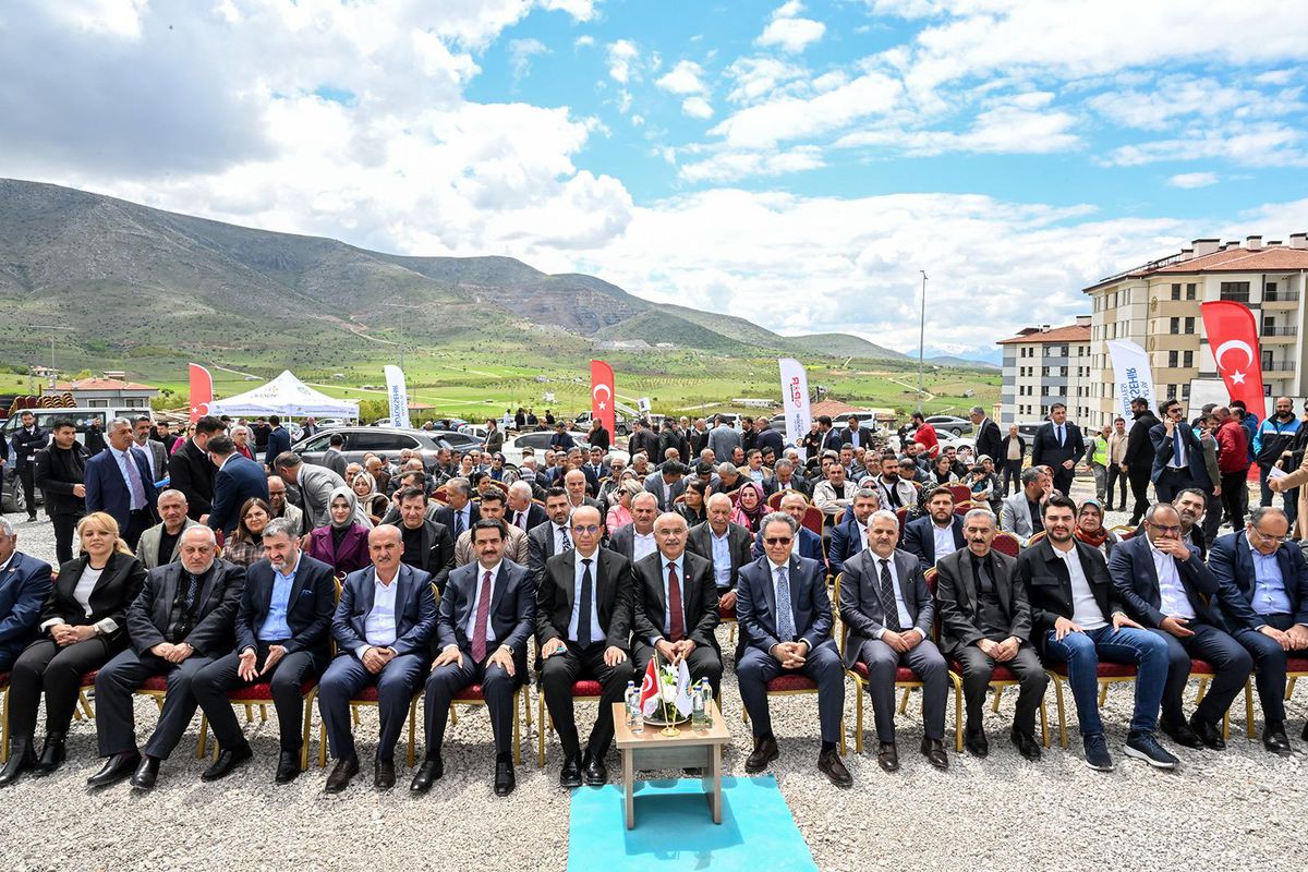 İkizce 2. Bölge Gençlik Merkezi’nin temeli atıldı