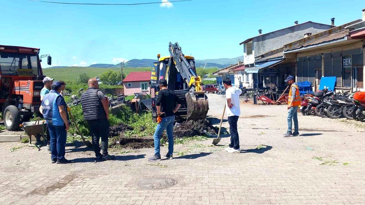 Hanak’ta Doğalgaz Altyapı Çalışmaları Devam Ediyor