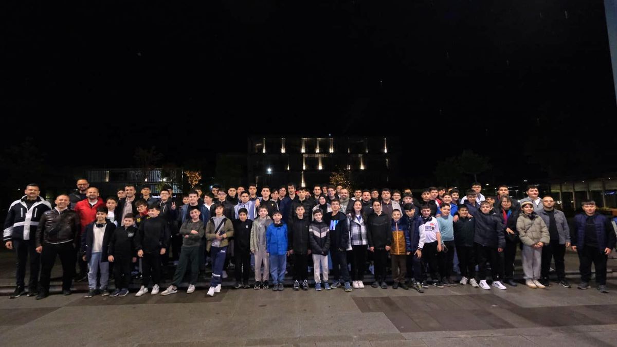 İnegöl Belediyesi öğrencileri robot yarışmasına götürdü