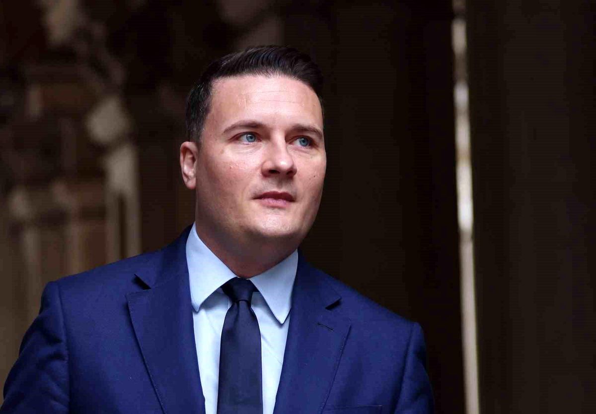 İngiltere’de istifa eden eski bakandan Başbakan Starmer ile rekabet çağrısı