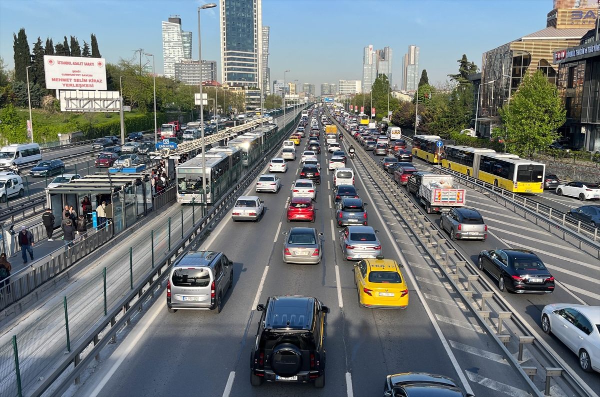 İstanbul’da akşam saatlerinde trafik yoğunluğu yüzde 78’e çıktı