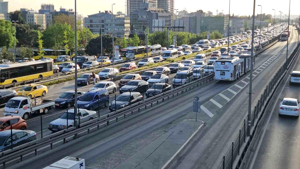 İstanbul’da akşam saatlerinde trafik yüzde 78’e ulaştı