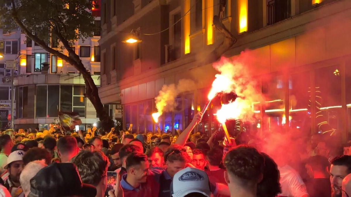Aston Villa Şampiyonluğunu Beyoğlu’nda Kutladı