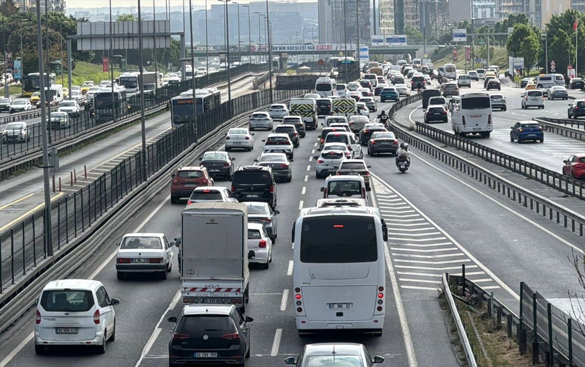 Bayram tatilinde İstanbul’da trafik yoğunluğu %63’e ulaştı.