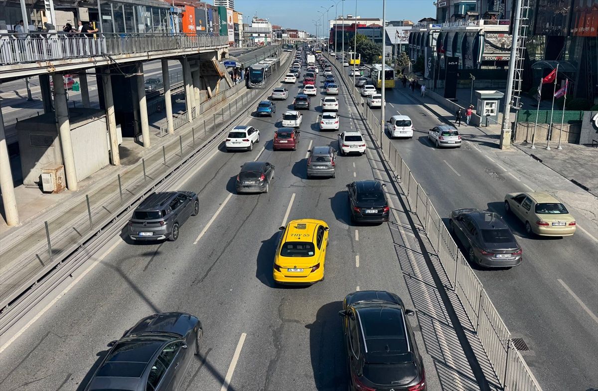 İstanbul’da bayram trafiği: Sabah sakin, öğle yoğun