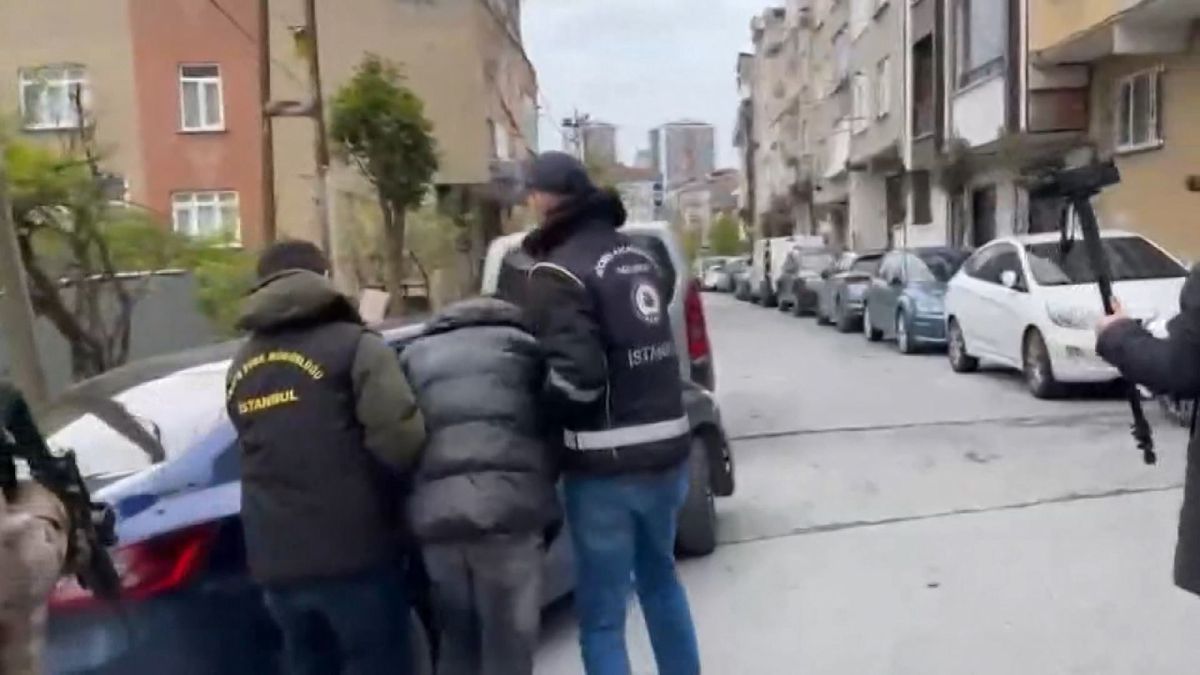 İstanbul’da sahte belgelerle ikamet izni aldıran şüphelilere operasyon: 31 gözaltı
