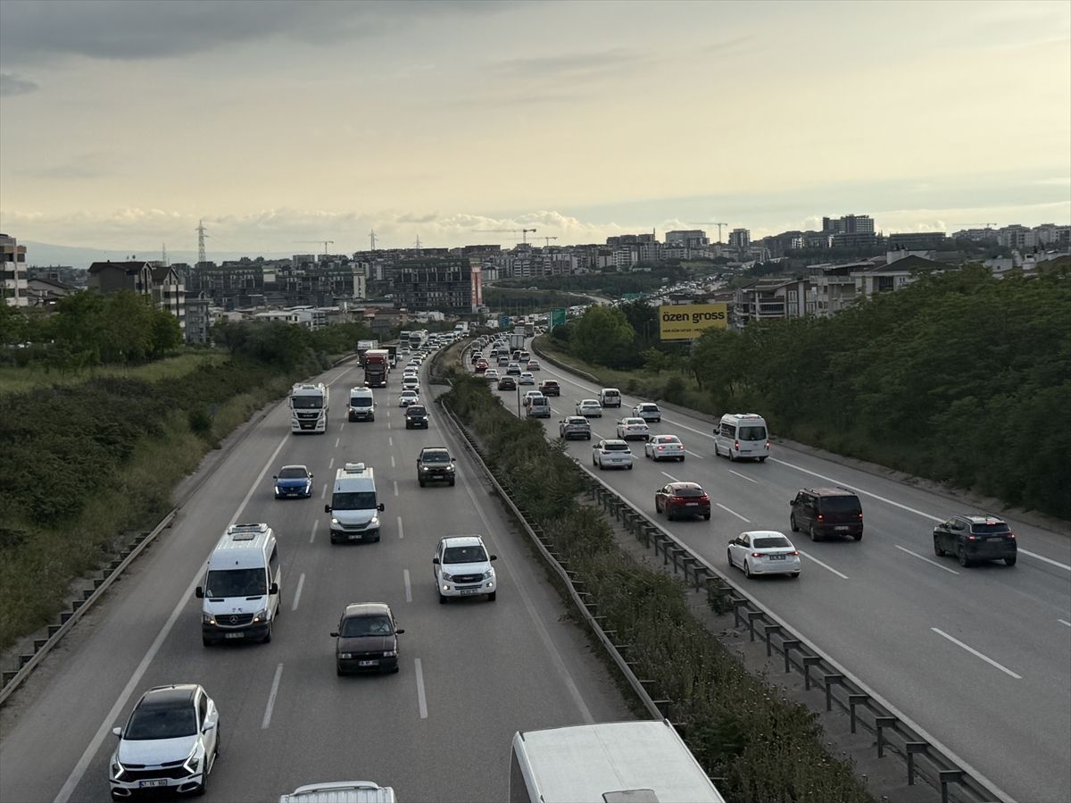 İstanbul-İzmir Otoyolu’nda Bayram Yoğunluğu