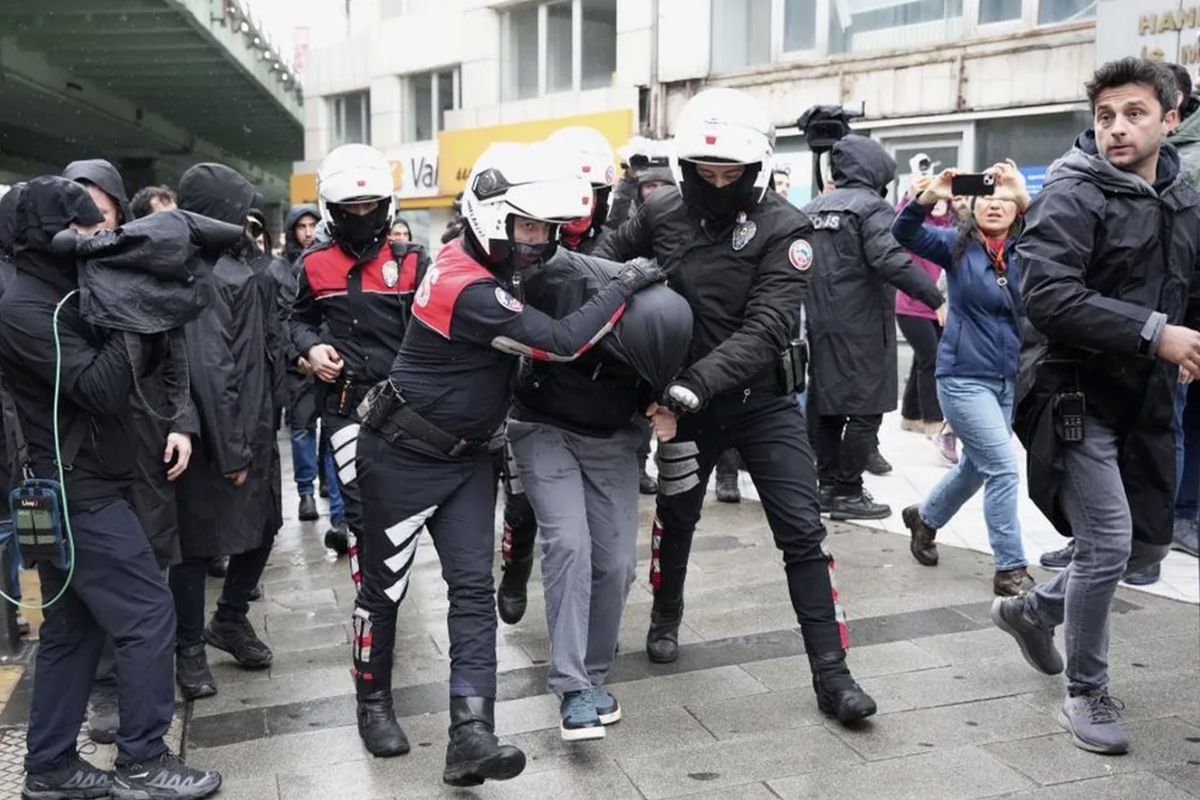 İstanbul Valiliği: 1 Mayıs gösterilerinde 575 kişi gözaltına alındı