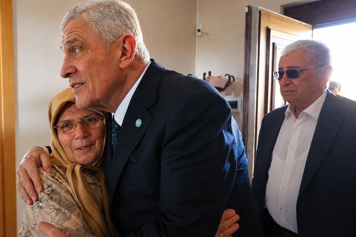 İYİ Parti Genel Başkanı Dervişoğlu’ndan İmamoğlu’nun anne babasına bayram ziyareti