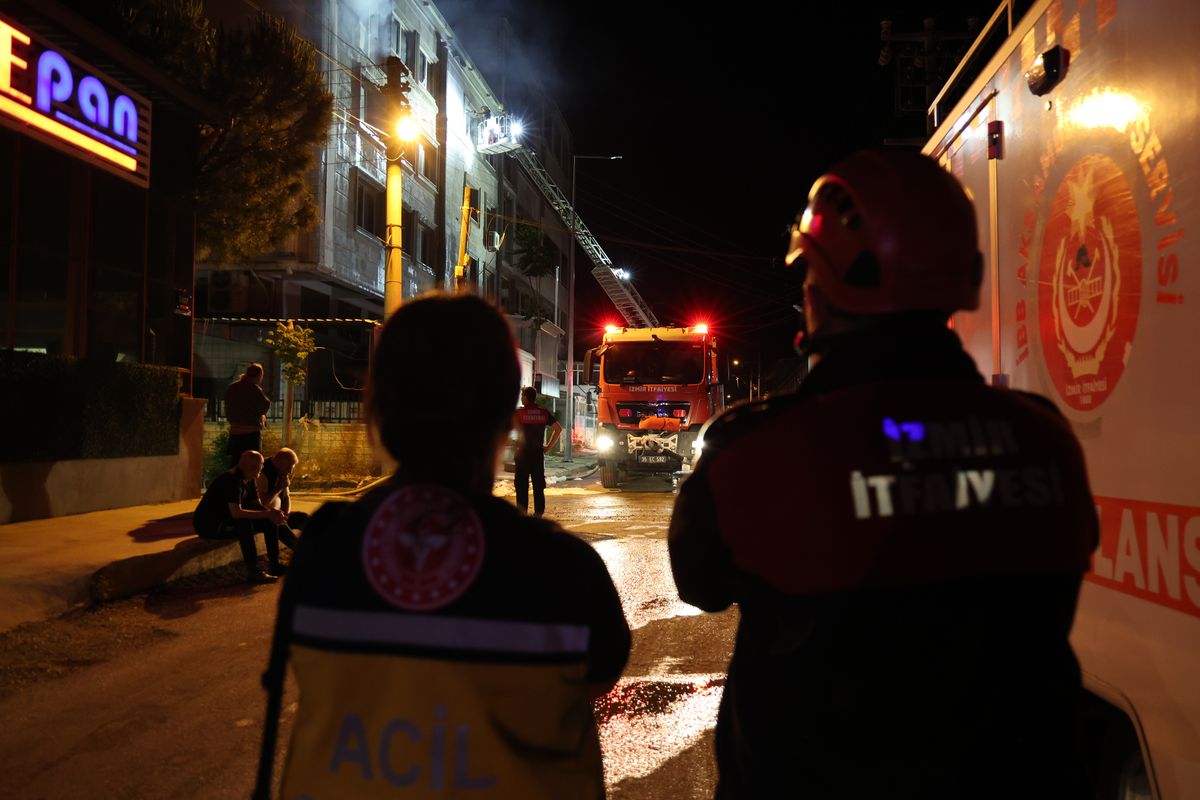 İzmir’de Ayakkabı İmalathanesinde Yangın