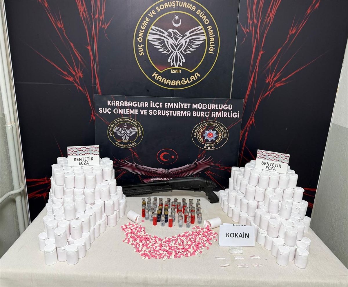 İzmir’de Uyuşturucu Operasyonu: 24 Bin Hap Ele Geçirildi