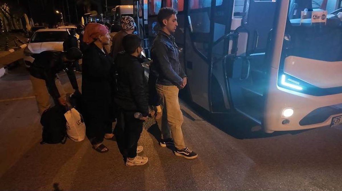 Foça’da Göçmen Kazası: 43 Kurtarıldı, 1 Çocuk Hayatını Kaybetti