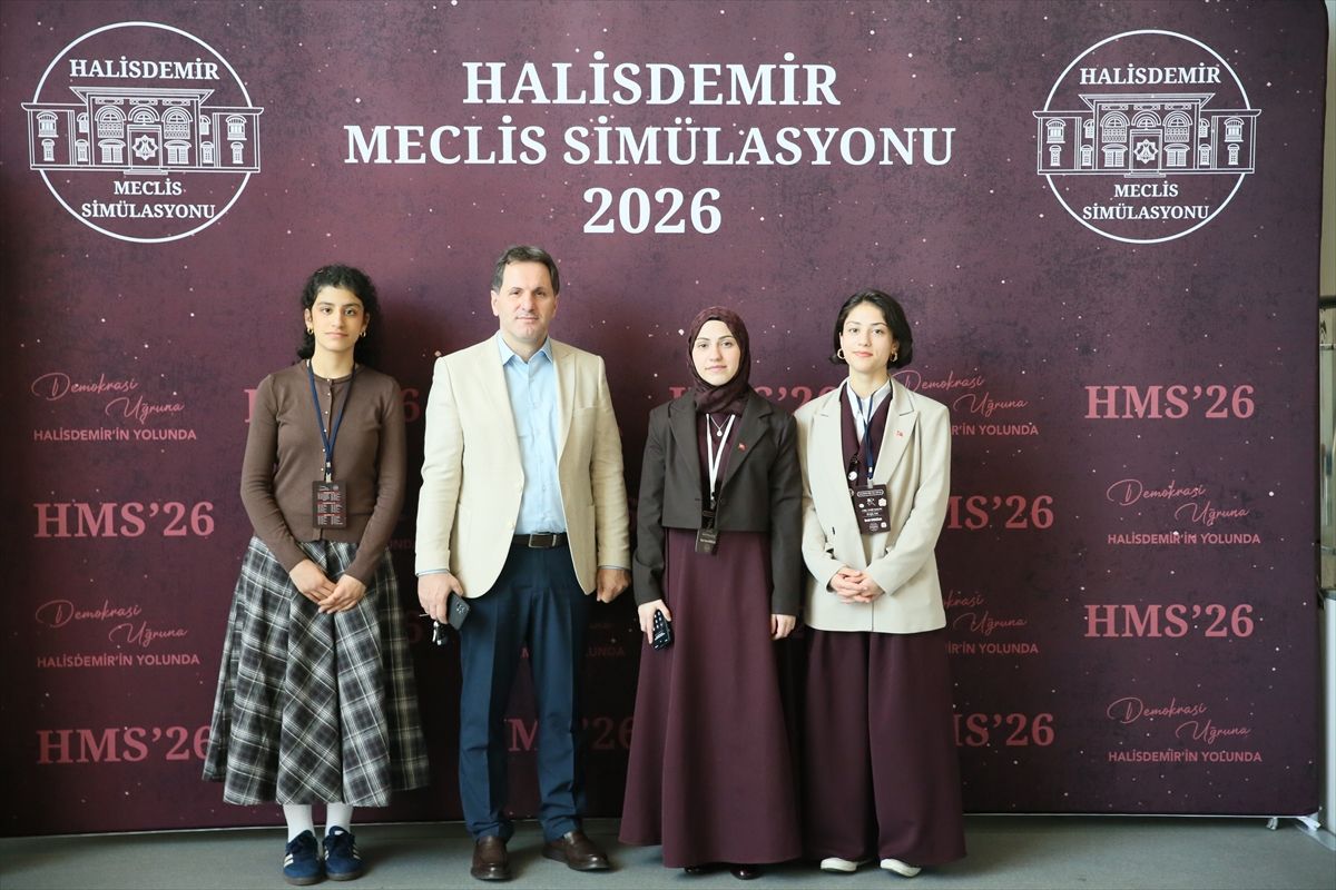 İzmir’de lise öğrencileri meclis deneyimi yaşadı