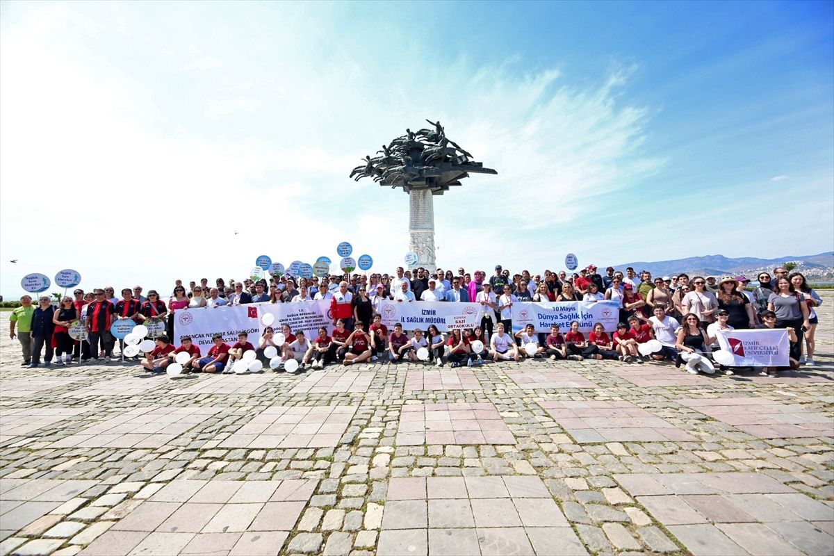 İzmir’de Sağlık Yürüyüşü Düzenlendi