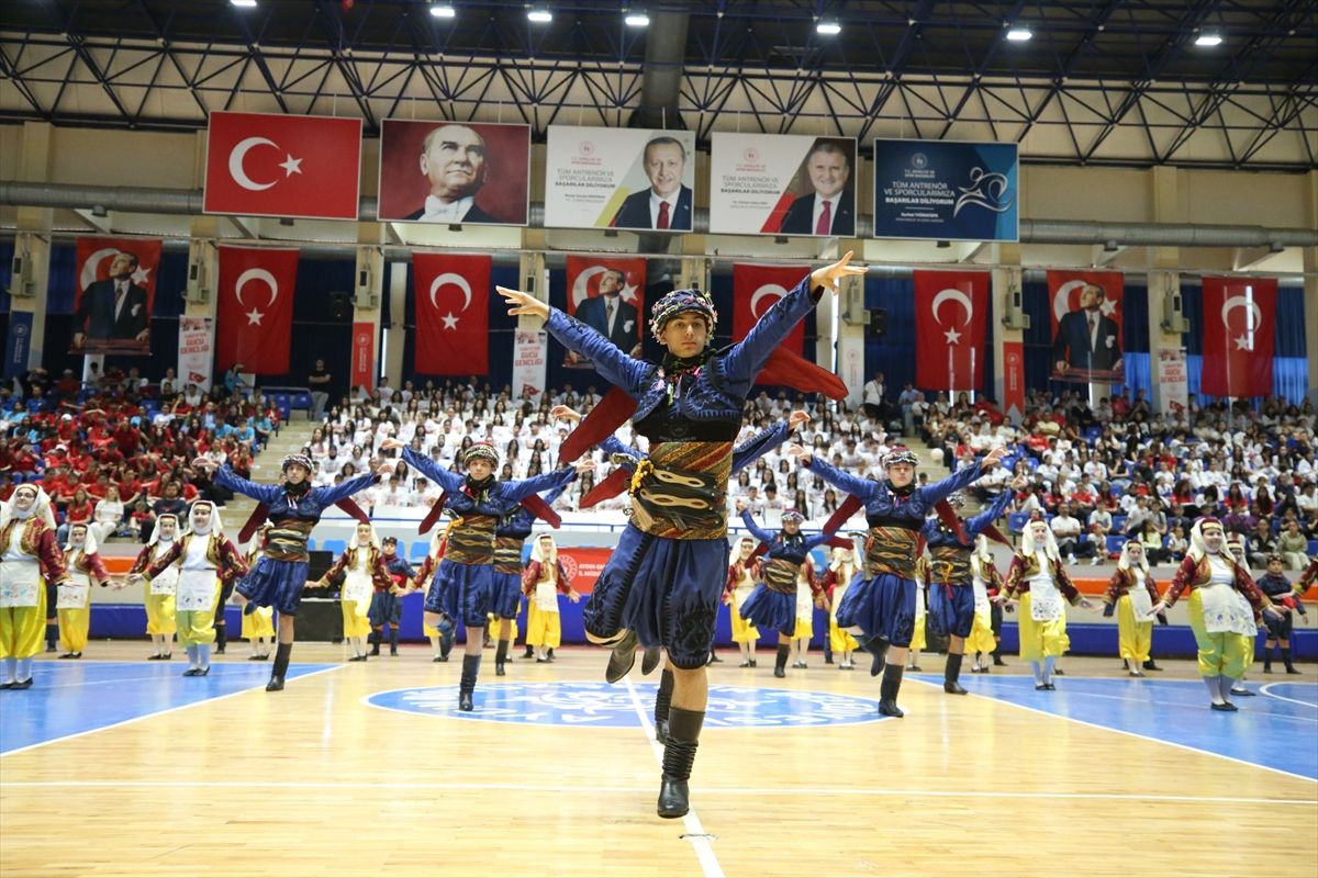 İzmir ve çevre illerde 19 Mayıs coşkuyla kutlandı