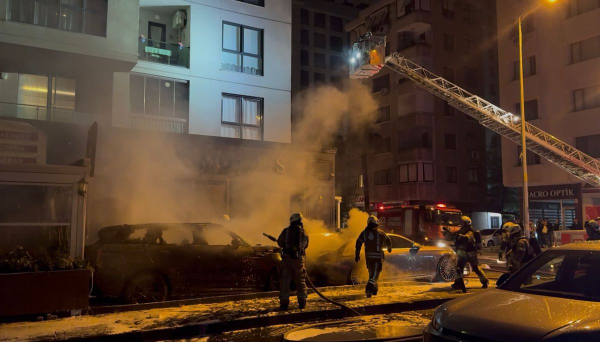 Kadıköy’de Otomobil Yangını