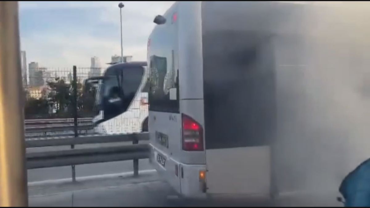 Kağıthane’de Metrobüs Yangını