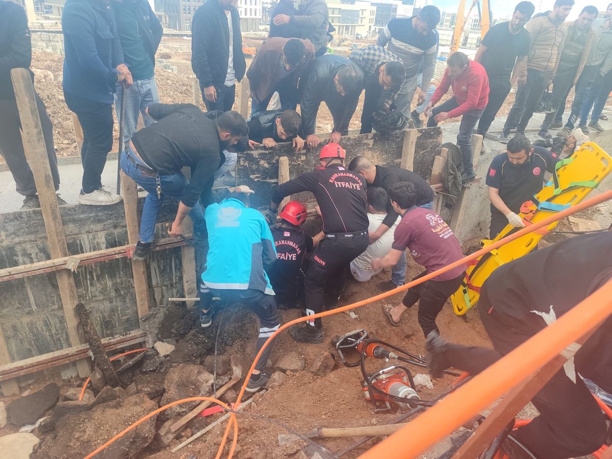 Kahramanmaraş’ta Çöken Yolda Sıkışan Genç Yaralandı