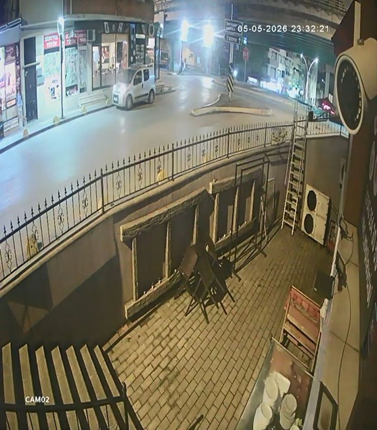 Gölcük’te Trafik Kazası: 2 Ağır Yaralı