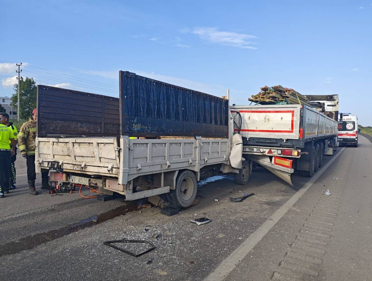 Karacabey’de Trafik Kazası: Baba Öldü, Kardeş Yaralı