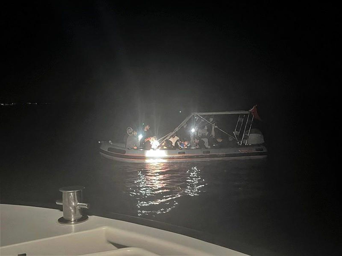 İzmir’de 17 Düzensiz Göçmen Kurtarıldı