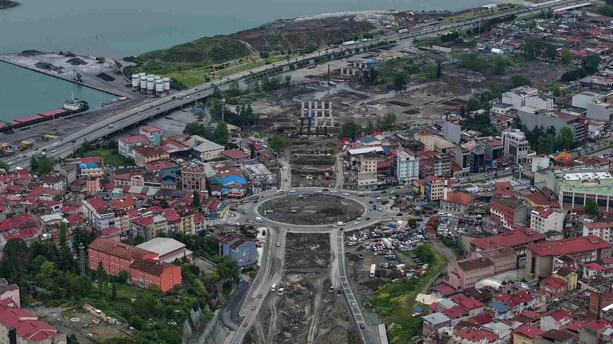 Karadeniz Sahil Yolu viyadüklerle Değirmendere Tüneli’ne bağlanıyor