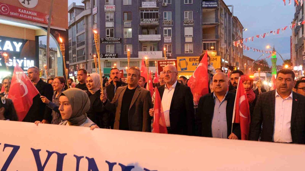 Karaman’da Türk Dil Bayramı etkinlikleri kapsamında fener alayı düzenlendi