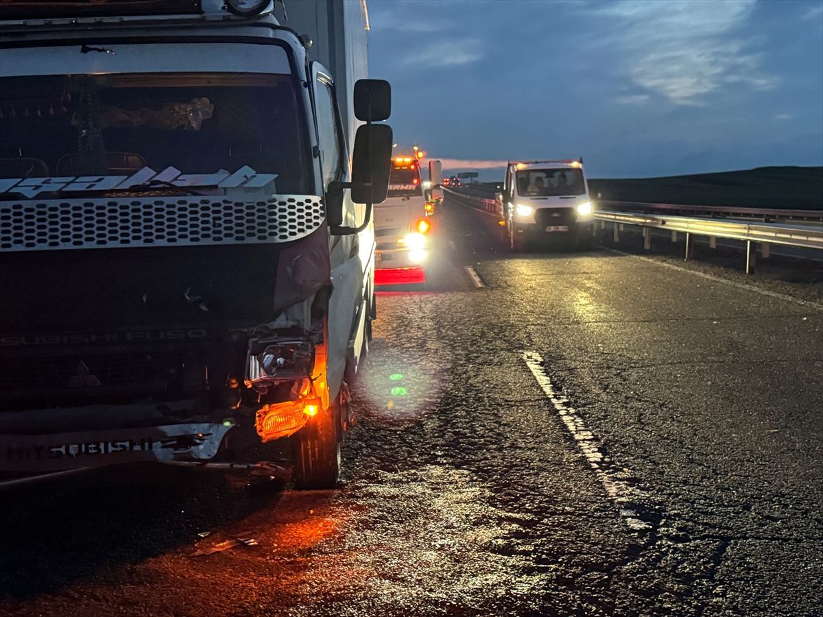 Kars’ta Trafik Kazası: 3 Yaralı