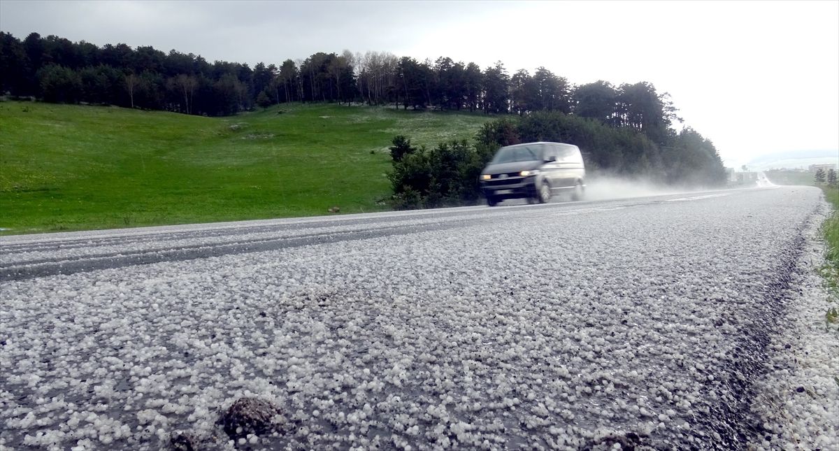 Kars’ta Şiddetli Dolu Yaşamı Olumsuz Etkiledi