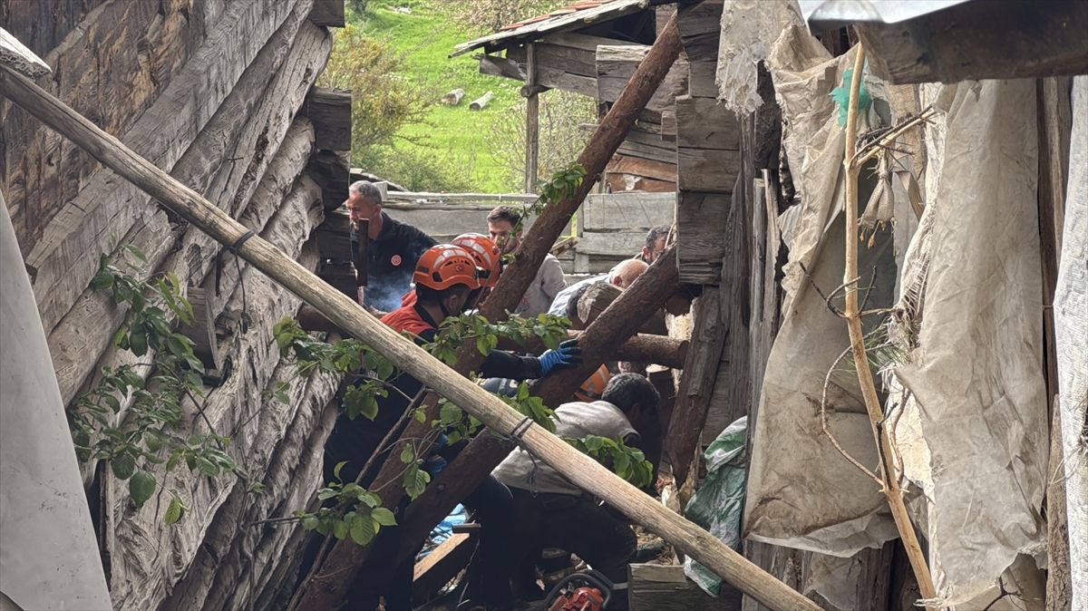 Kastamonu’da Çöken Ahırda Kadın Yaralandı
