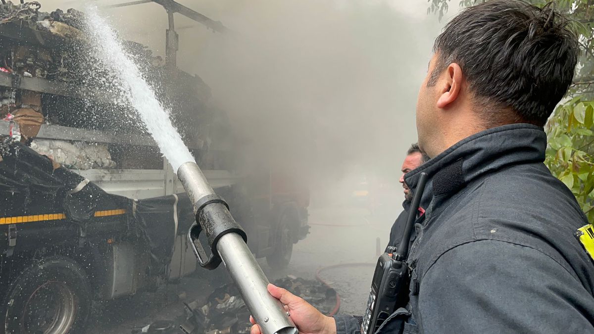 Tosya’da Kargo Kamyonu Yangın Çıkardı