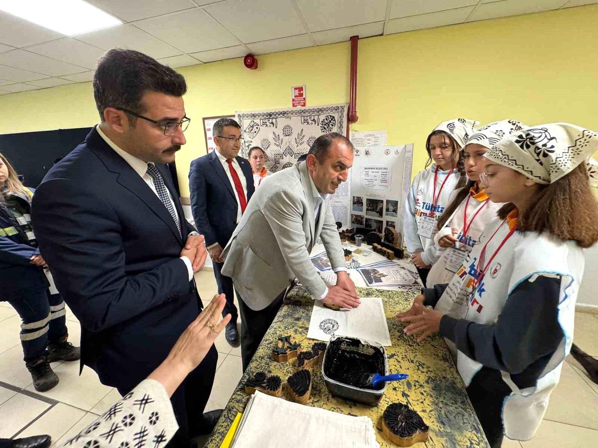 Kastamonu’da öğrenciler yaptıkları bilimsel çalışmaları sergiledi