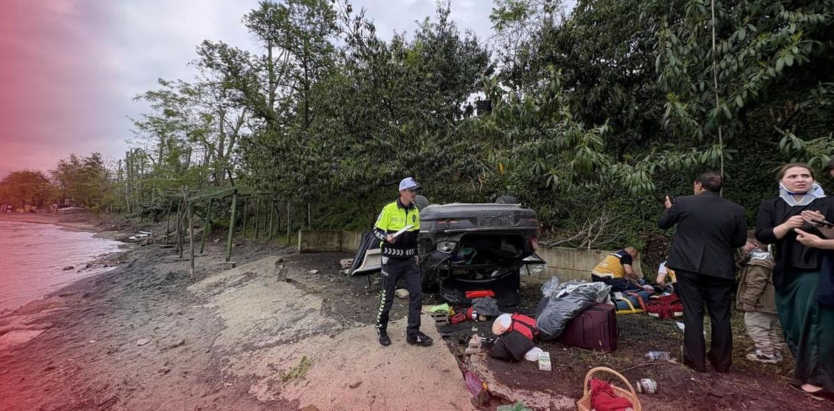 Giresun’da Otomobil Plaja Devrildi: 4 Yaralı