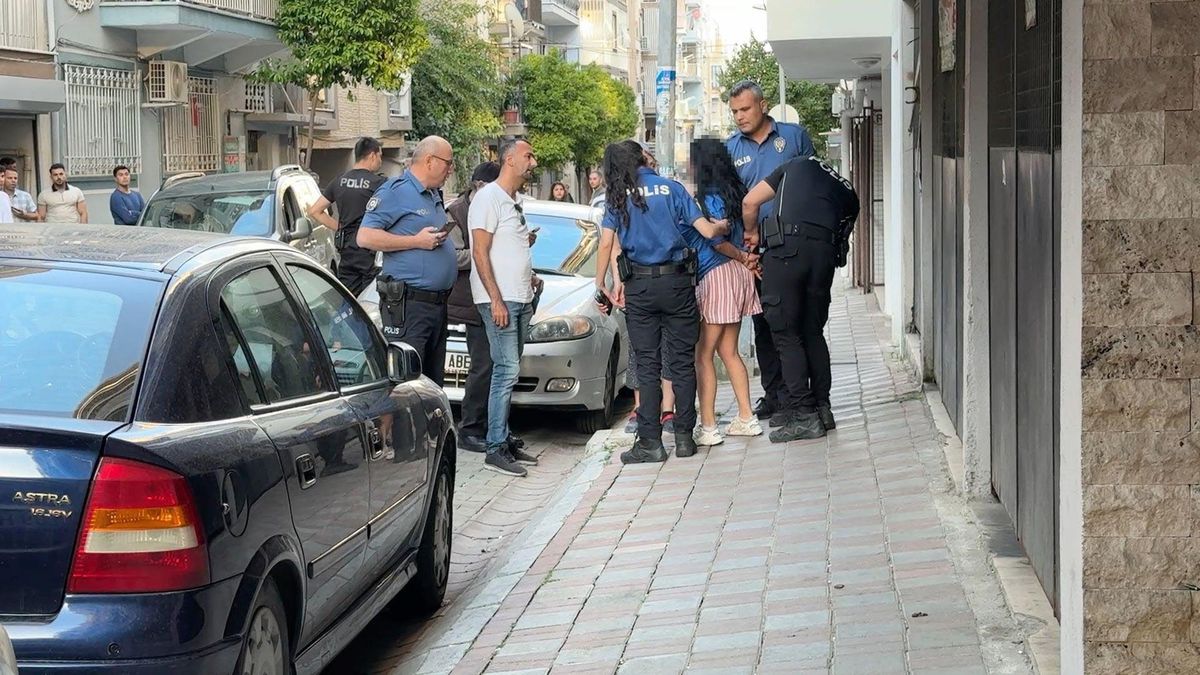 Kılıçla Kendine Zarar Veren Kadına Biber Gazı ile Müdahale