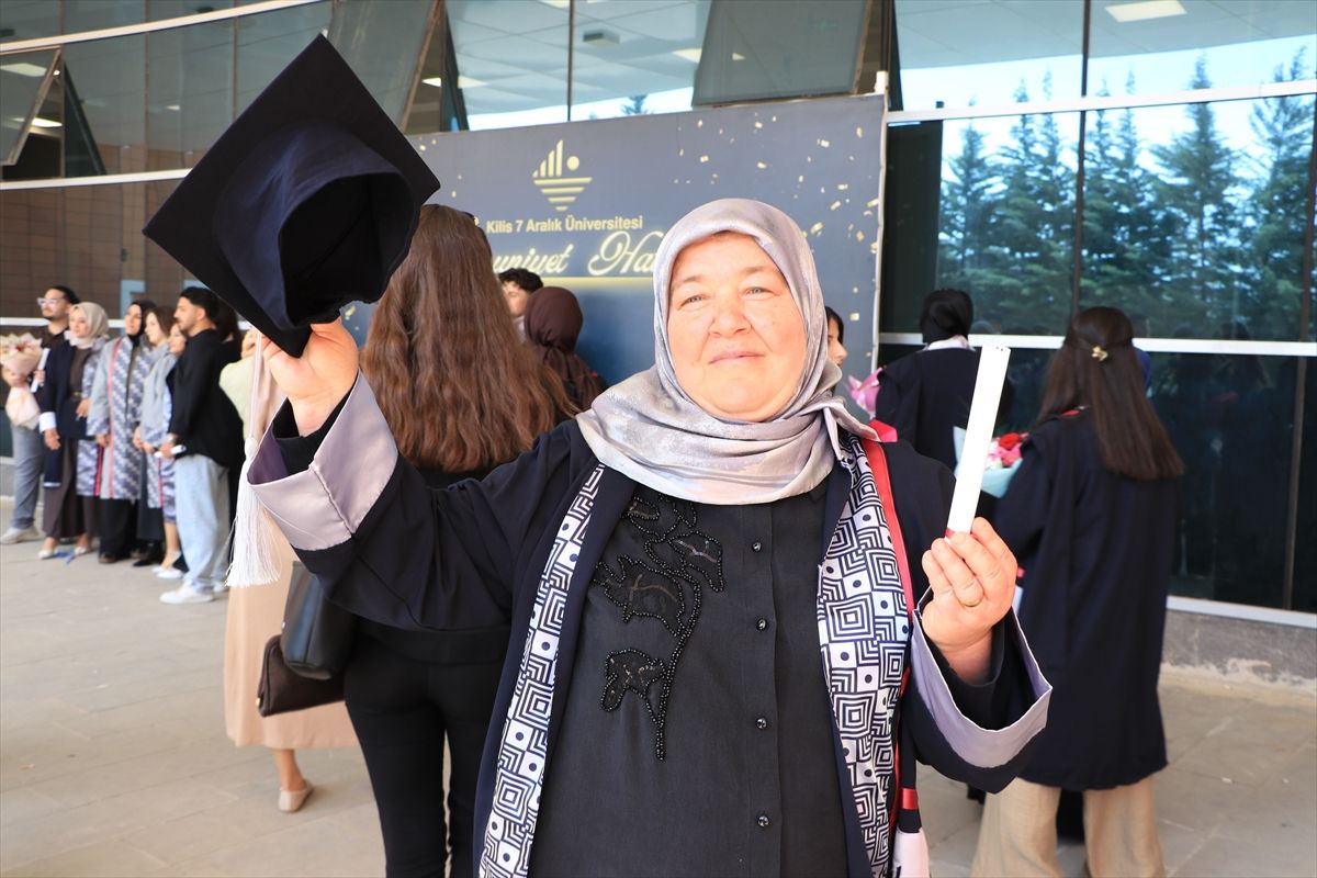 Gül Alcellat, 53 yaşında mezun oldu