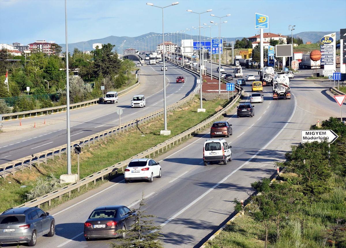 Kırıkkale’de Bayram Trafiği Yoğunlaştı