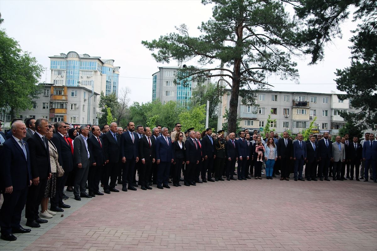 Bişkek’te 19 Mayıs coşkusu: Atatürk Anıtı’nda tören