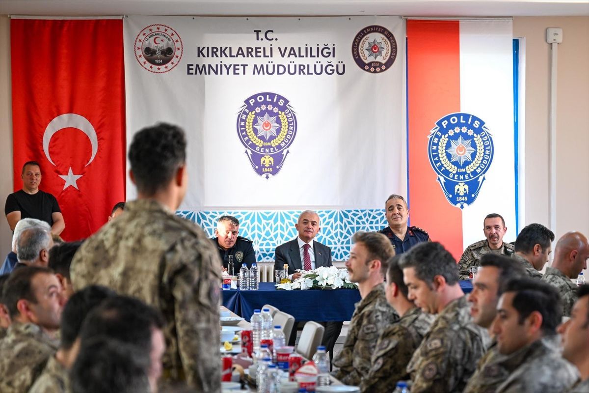Vali Turan, Düzensiz Göçle Mücadele İçin Özel Harekat Polisleriyle Buluştu