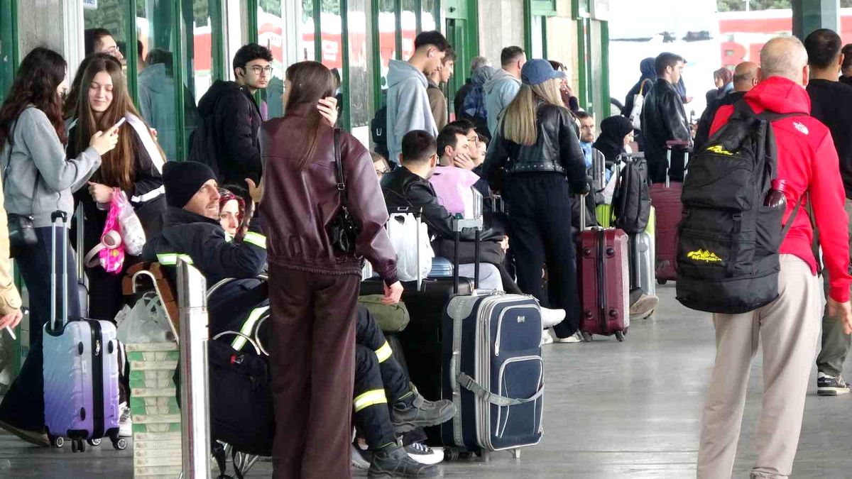 Kocaeli Otogarı’nda Bayram Yoğunluğu