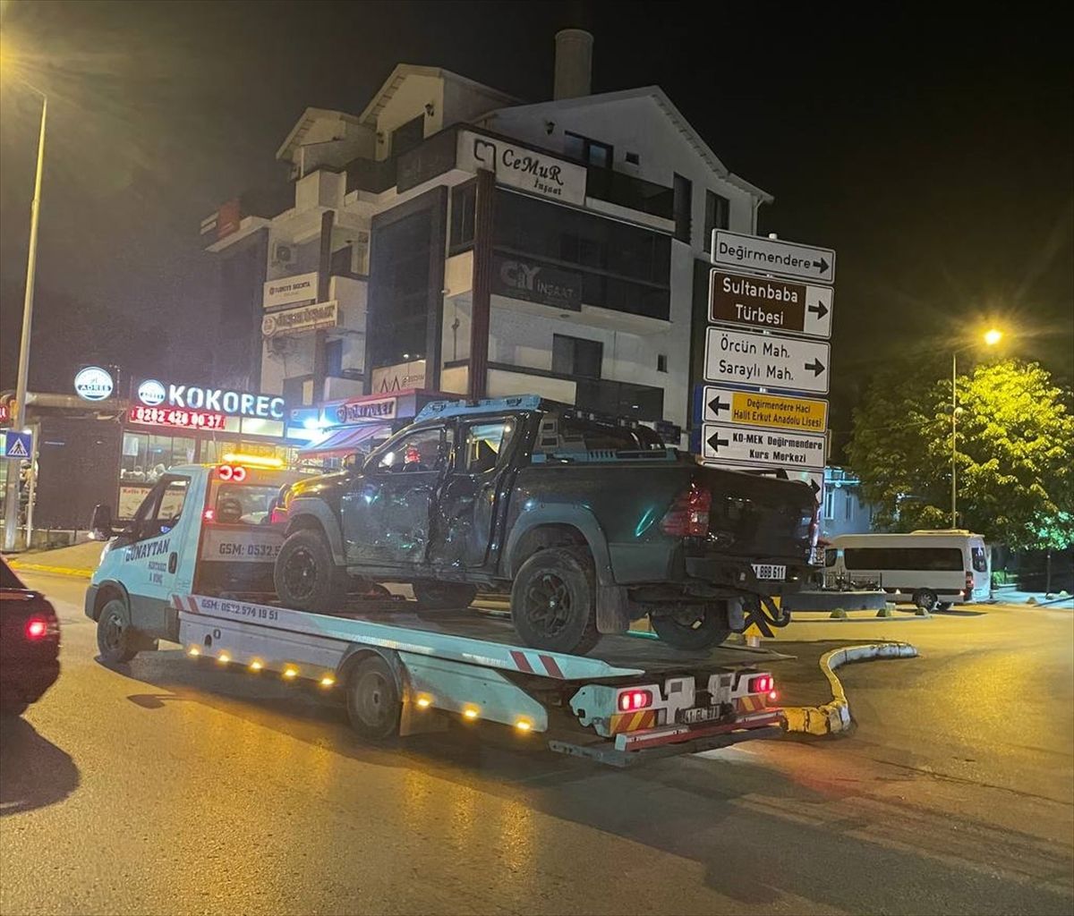 Gölcük’te Trafik Kazası: İki Yaralı