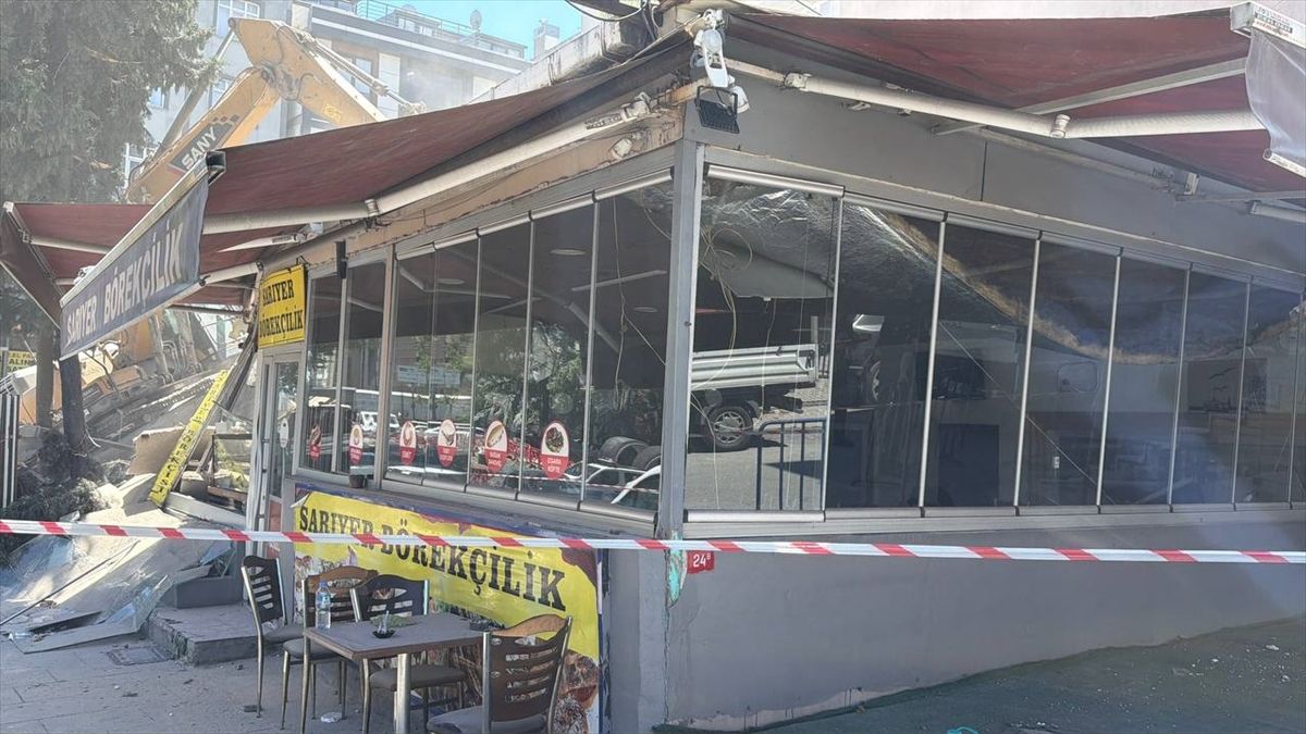 Küçükçekmece’de Bina Çöktü