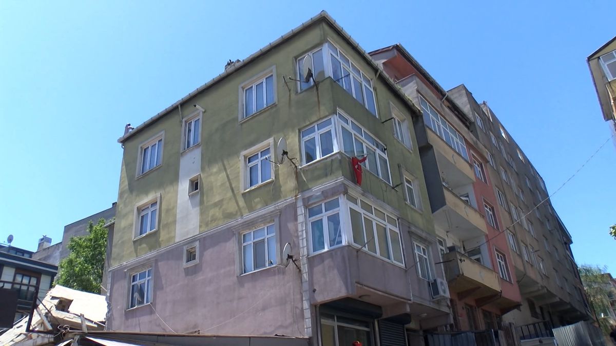 Küçükçekmece’de Kentsel Dönüşüm Binası Çöktü