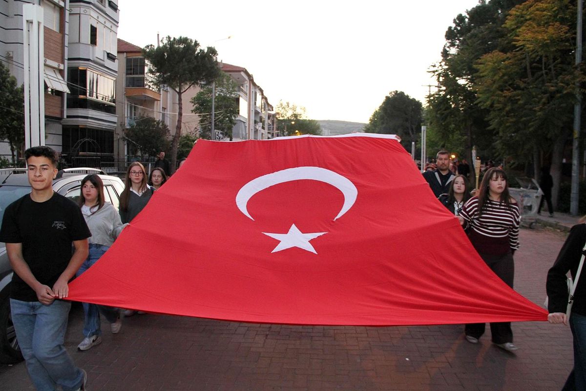 Kula’da 19 Mayıs coşkusu fener alayıyla taçlandı