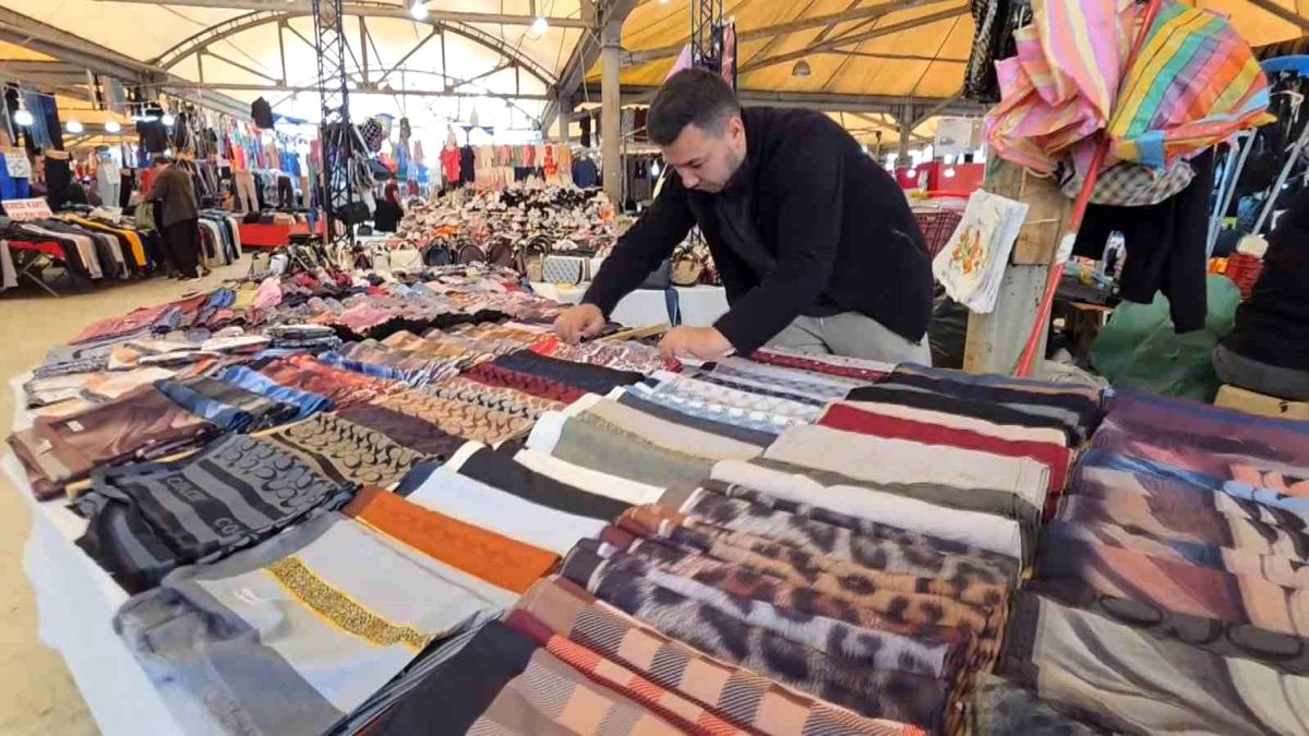 Kütahya’da ‘Bayram pazarı’ hareketliliği başladı
